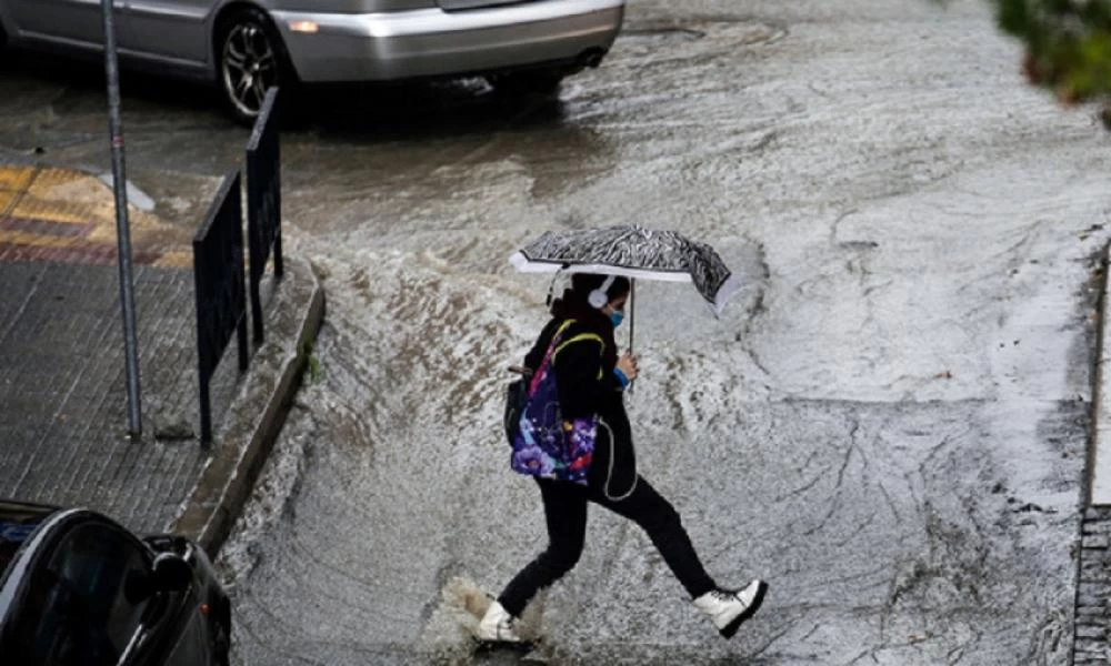 Πλημύρισε η Θεσσαλονίκη από την κακοκαιρία - Ποτάμια έγιναν οι δρόμοι